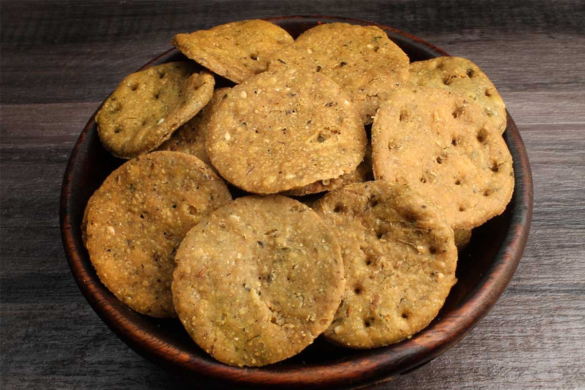 Low Fat Garlic Bajri Methi Puri